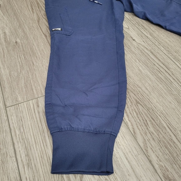 Grey's Anatomy Women's Scrubs Navy Blue Size Medium Petite - Picture 3 of 8